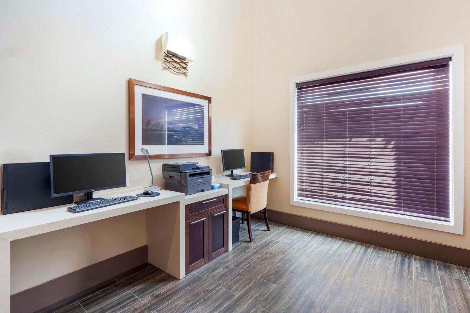 Best Western Plus Chateau Fort St. John Extérieur photo