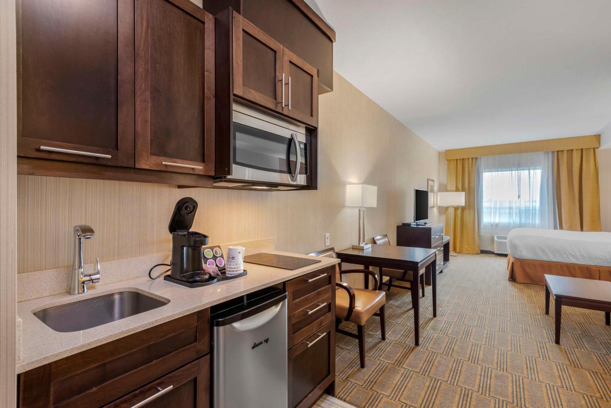 Best Western Plus Chateau Fort St. John Extérieur photo