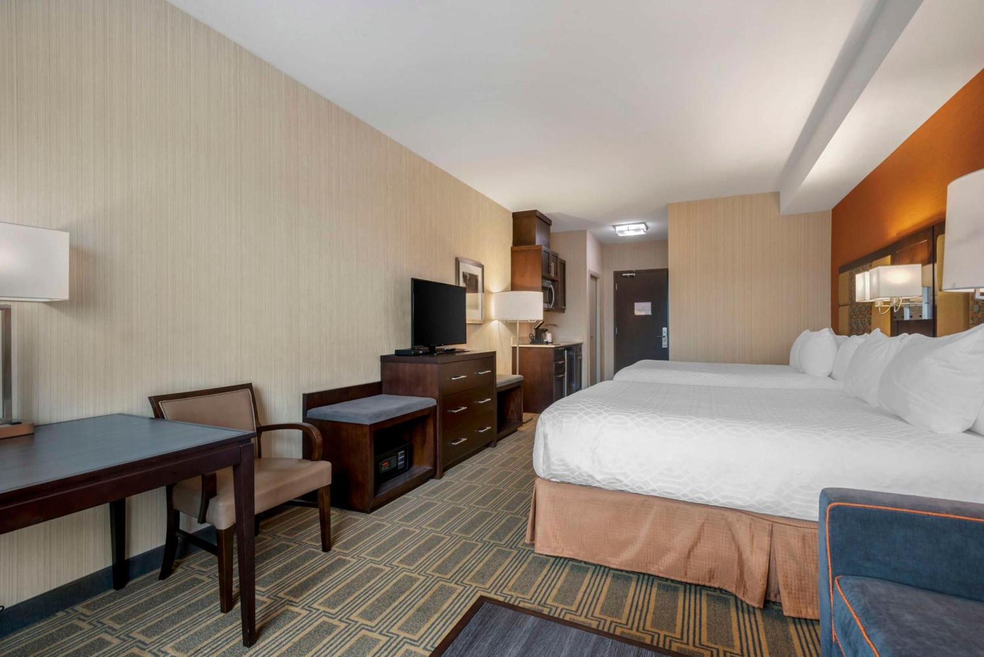 Best Western Plus Chateau Fort St. John Extérieur photo
