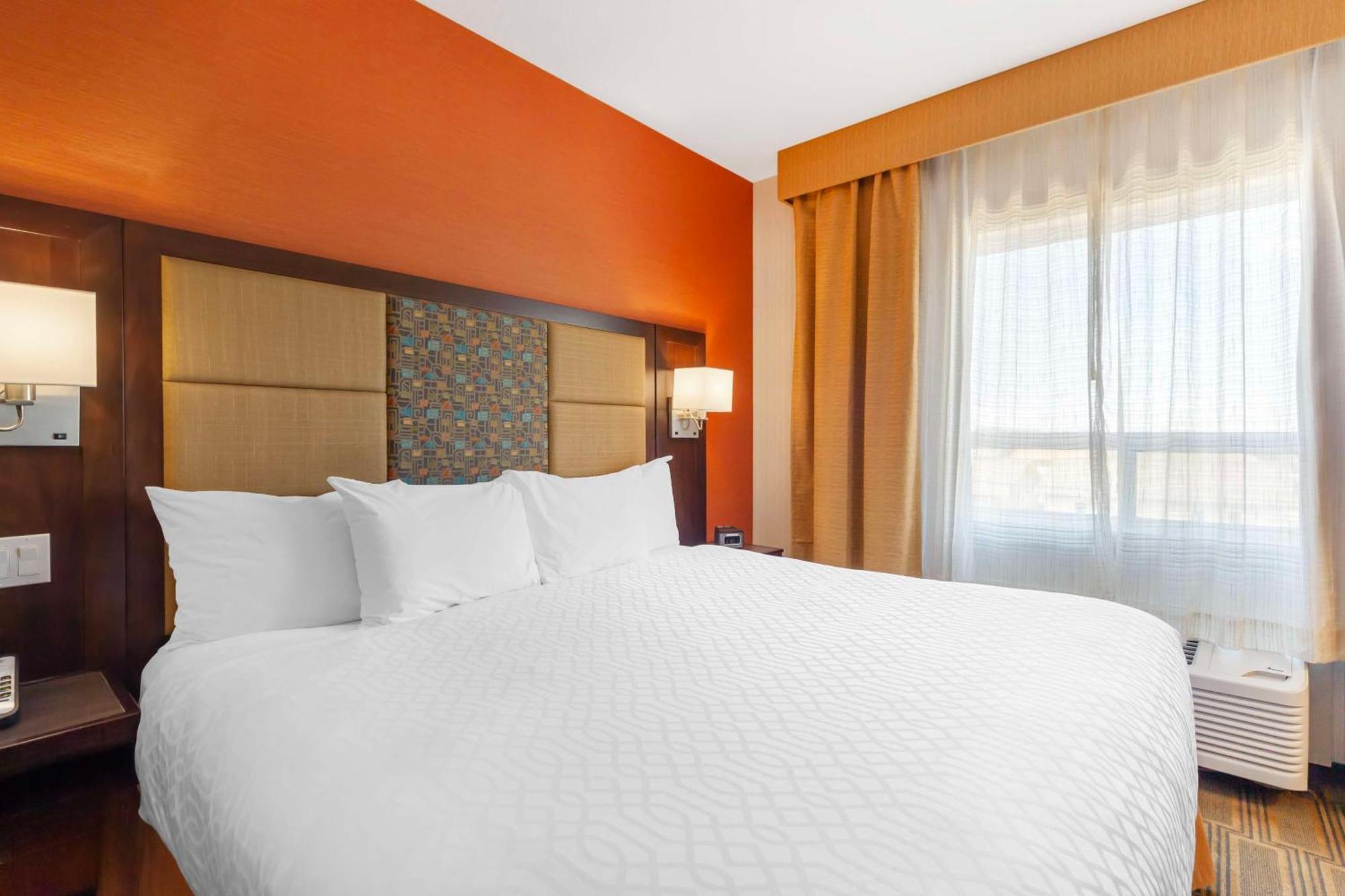 Best Western Plus Chateau Fort St. John Extérieur photo