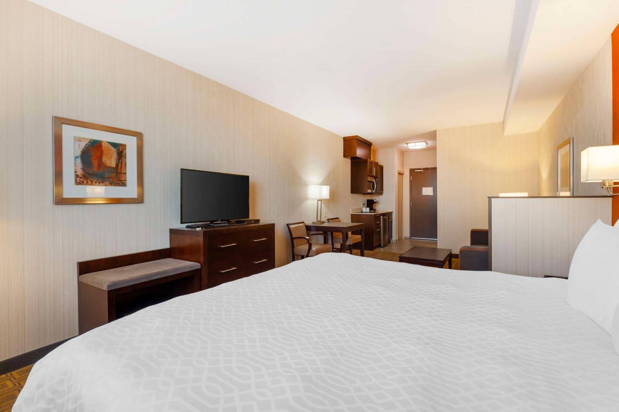 Best Western Plus Chateau Fort St. John Extérieur photo