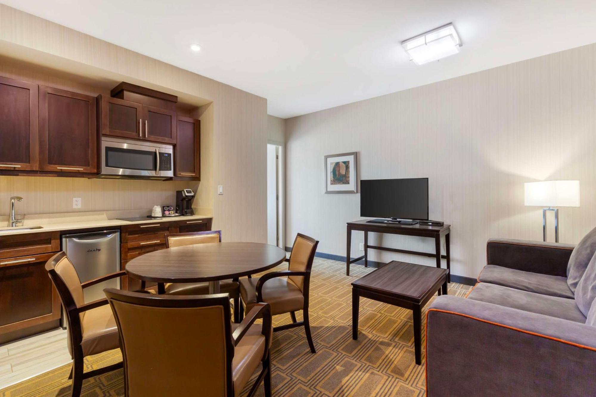 Best Western Plus Chateau Fort St. John Extérieur photo